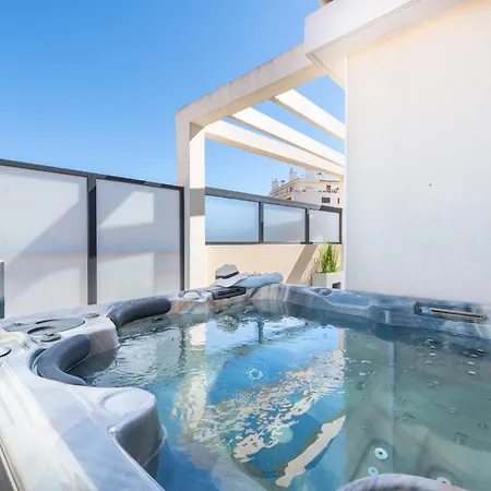 3-br Rooftop With Jacuzzi & Parking *