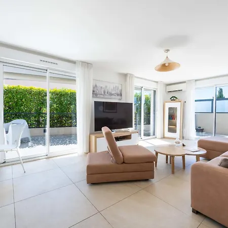 3-br Rooftop With Jacuzzi & Parking *