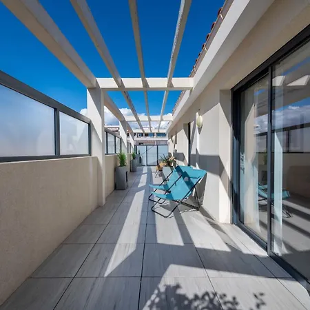 3-br Rooftop With Jacuzzi & Parking Lägenhet *