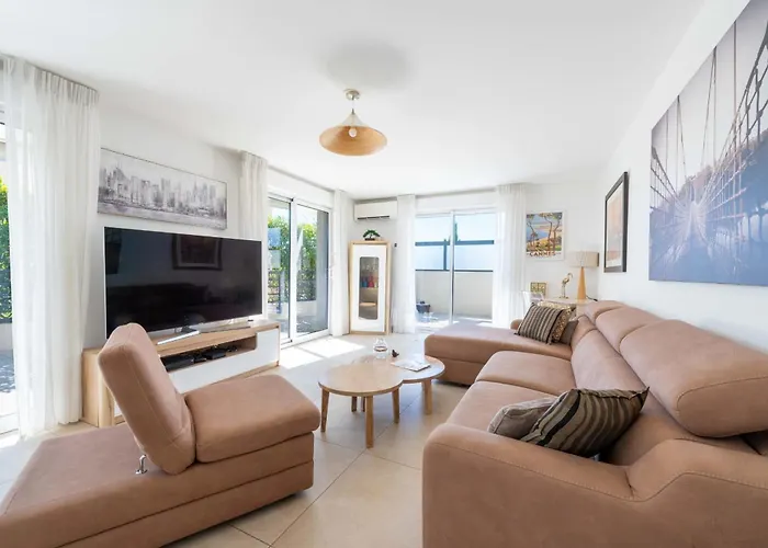 3-br Rooftop With Jacuzzi & Parking