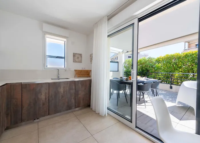 3-br Rooftop With Jacuzzi & Parking *