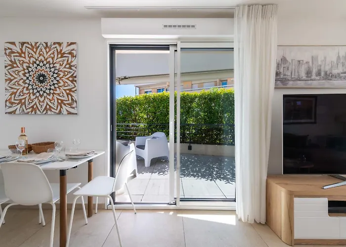 Daire 3-br Rooftop With Jacuzzi & Parking Cannes