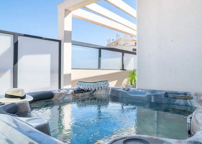 Daire 3-br Rooftop With Jacuzzi & Parking *