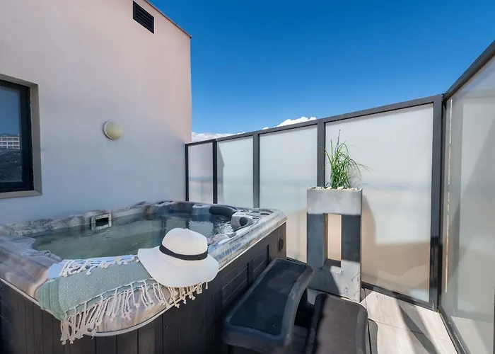 Daire 3-br Rooftop With Jacuzzi & Parking Cannes
