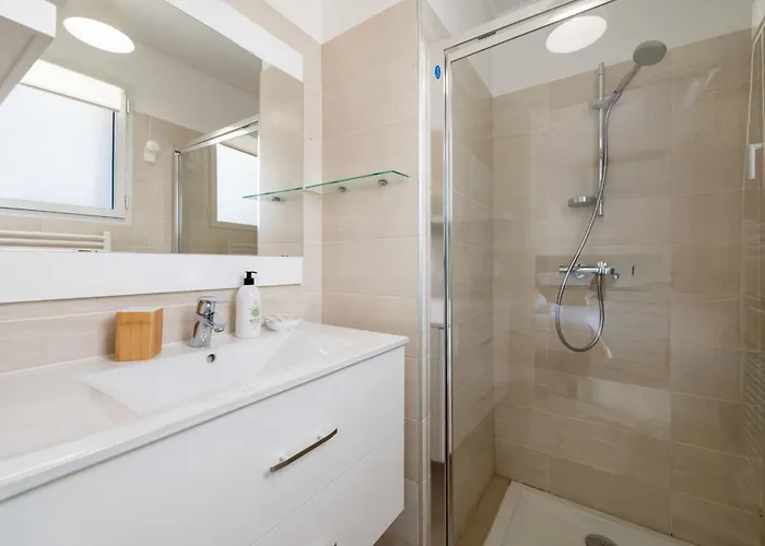 3-br Rooftop With Jacuzzi & Parking *