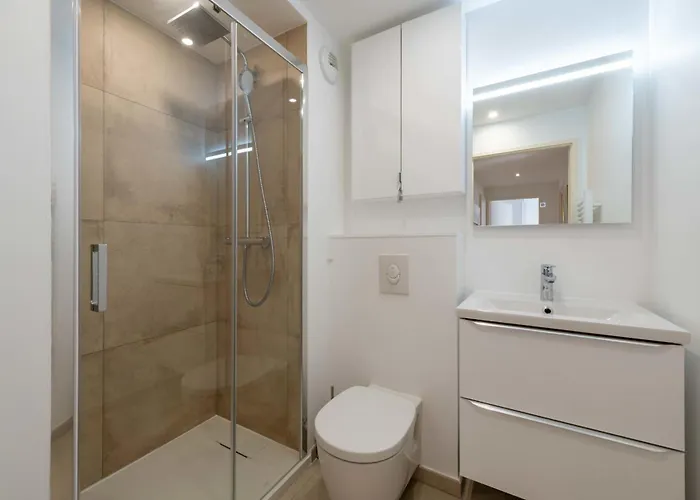 3-br Rooftop With Jacuzzi & Parking *