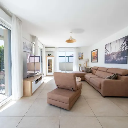 3-br Rooftop With Jacuzzi & Parking