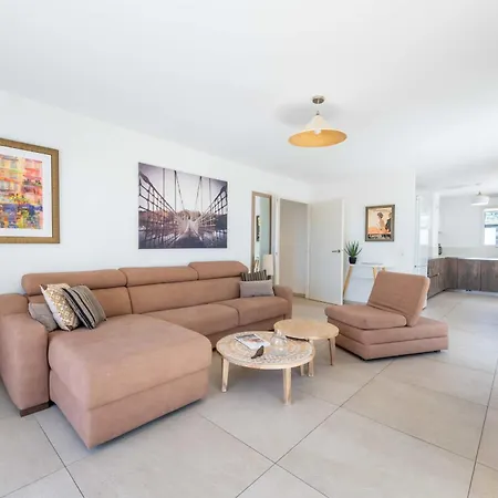 3-br Rooftop With Jacuzzi & Parking *