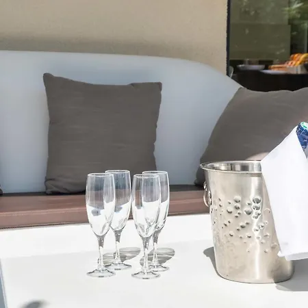 3-br Rooftop With Jacuzzi & Parking דירה קאן