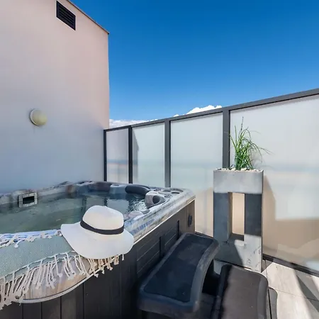 Daire 3-br Rooftop With Jacuzzi & Parking Cannes