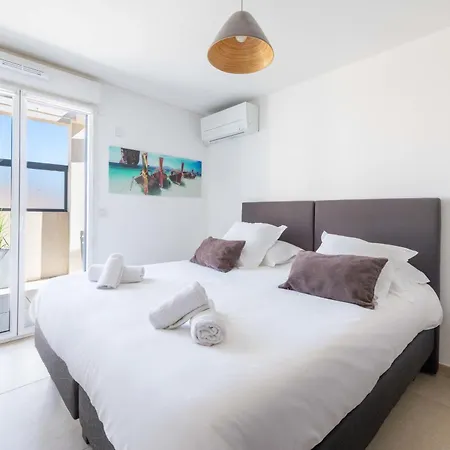 דירה 3-br Rooftop With Jacuzzi & Parking קאן