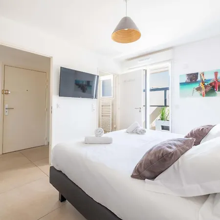 3-br Rooftop With Jacuzzi & Parking