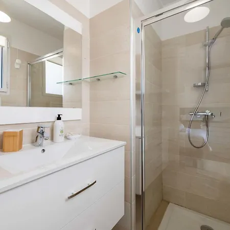 3-br Rooftop With Jacuzzi & Parking *