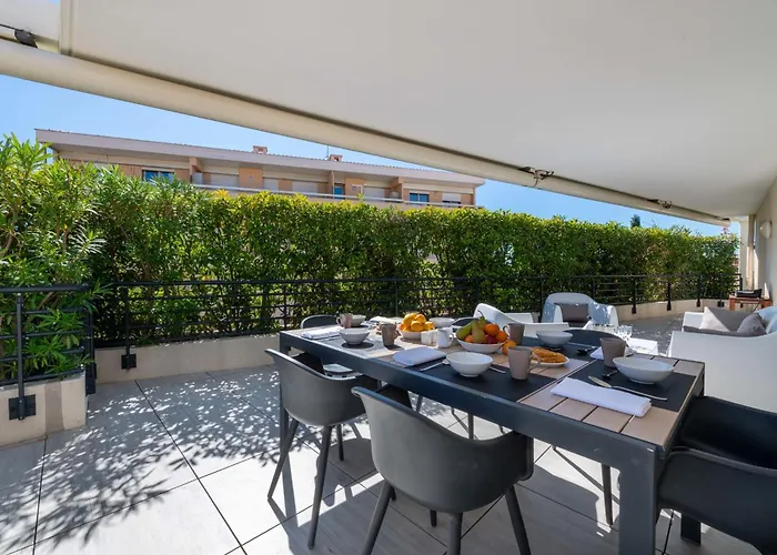 Apartment 3-br Rooftop With Jacuzzi & Parking