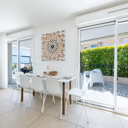 3-br Rooftop With Jacuzzi & Parking Appartement