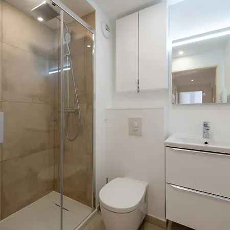 3-br Rooftop With Jacuzzi & Parking *